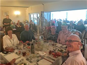 ENJOYABLE CHRISTMAS LUNCH