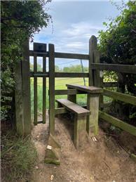 Broken step on a stile on the footpath between Fiskerton and Morton