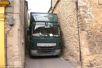 HGV Lorries Driving Through Horton Kirby