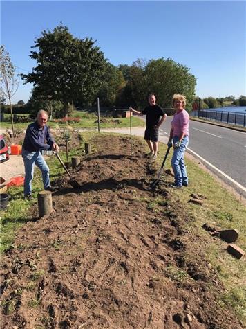  - Planting 600 Daffodil Bulbs along the bank at the Fisherman's Car Park in September 2019
