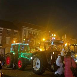 TWINKLING TINSELLED TRACTORS